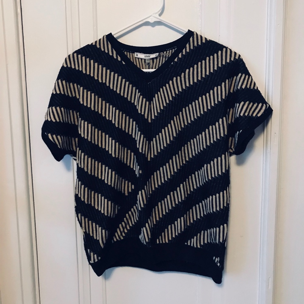 S2 Sioni Black & Creme Short Sleeve sweater